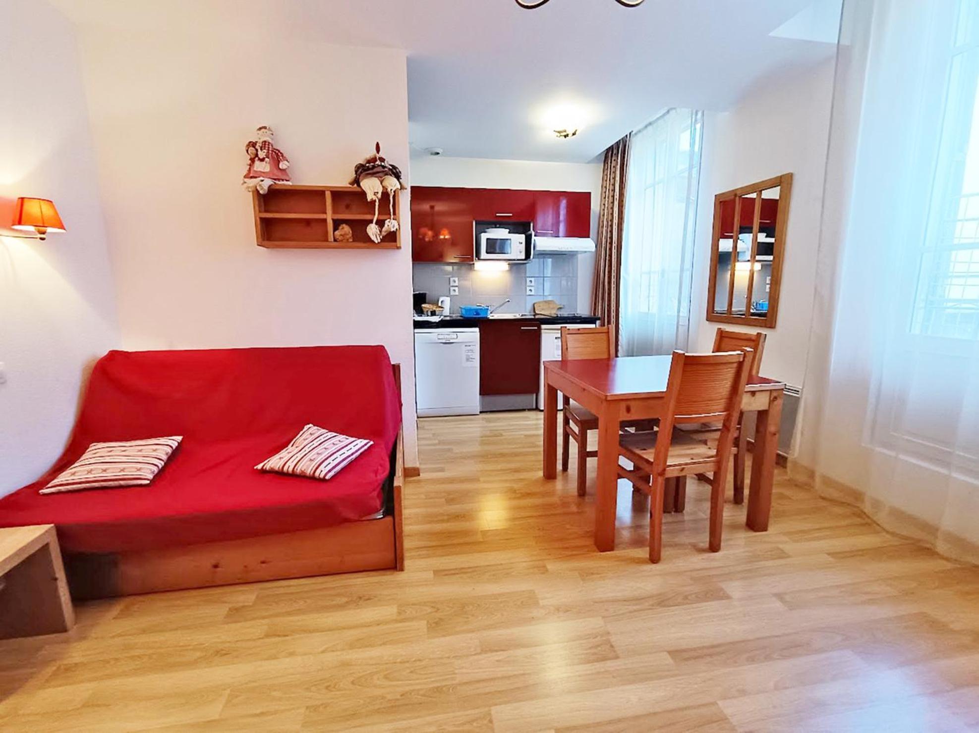 Le Bouquetin, Studio, Centre Luchon, Wifi, Casier A Skis, Ascenseur, 3 Personnes Bagneres-de-Luchon Exterior photo